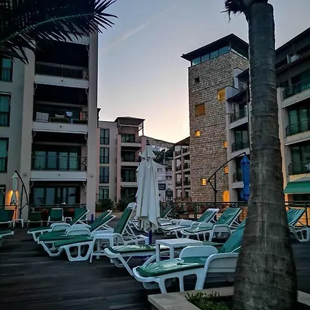 Marina Aparthotel