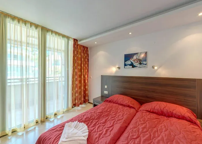 Marina Aparthotel 3*