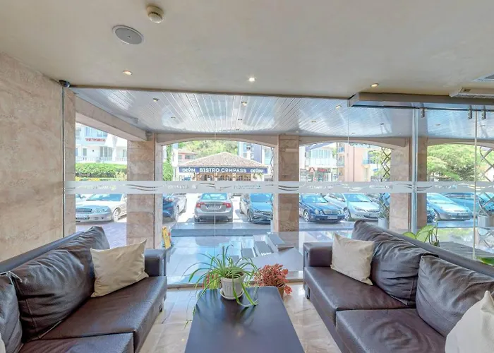 Marina Aparthotel 3*